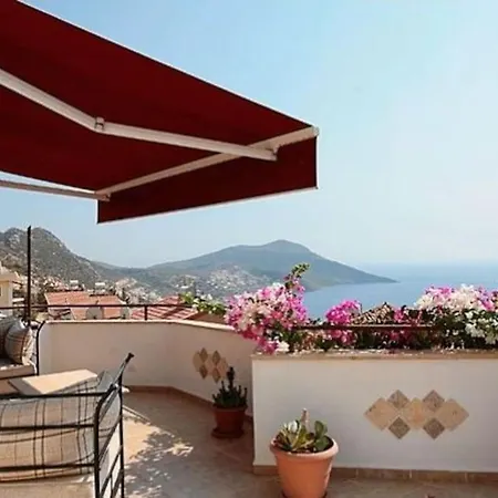 Calkris, Kalkan Vila