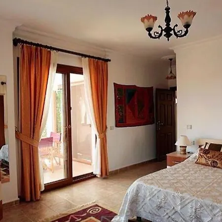 Calkris, Kalkan Vila