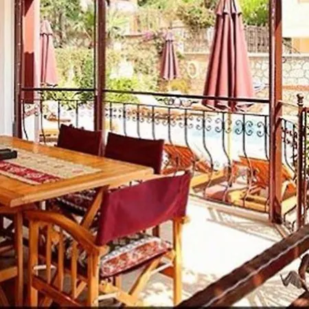 Calkris, Kalkan Vila